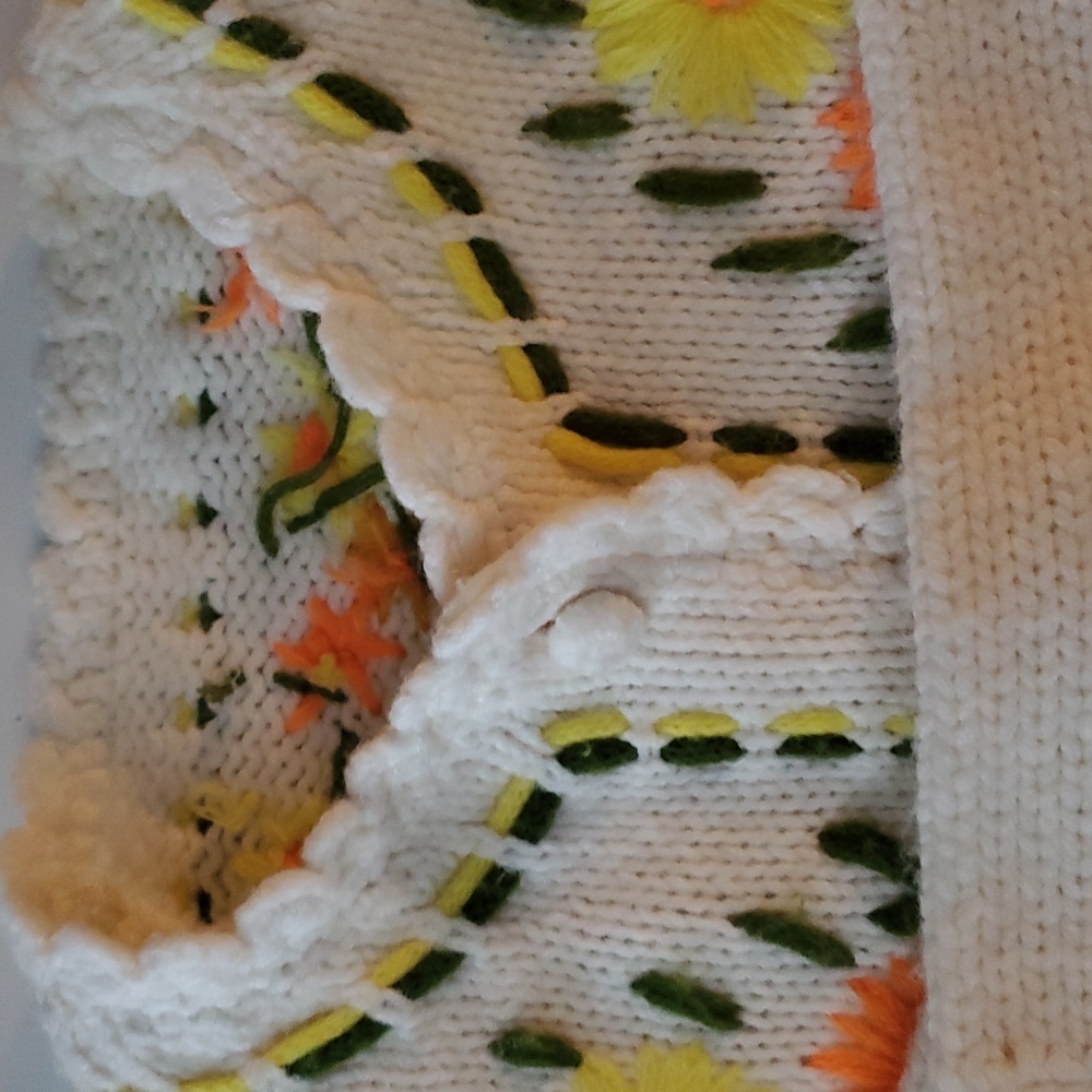 Womens Vintage Handmade Floral Embroidered Knit Sweater Size Small 70's Buttons - Picture 6 of 8